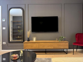 Velvet Noir, Modern & Luxury Apt, Parking